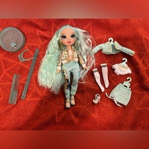 Daphne Minton Rainbow High